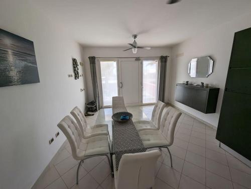 Large Townhouse close to Beach