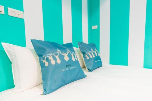 Standard Double Room image 8