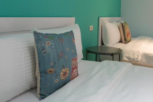 Quadruple Room with Balcony image 6