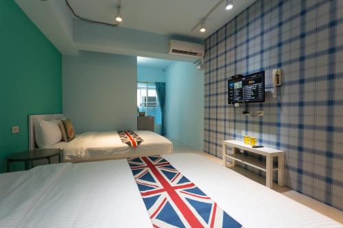 Quadruple Room with Balcony image 2