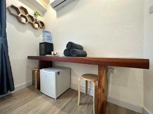 The White Den Sukhumvit 44