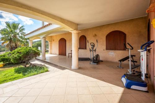 Stunning Villa W/ Swimmping Pool&Private Parking!