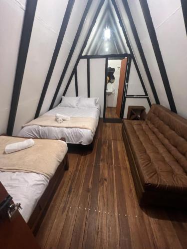 1 double bed, 2 bunk beds