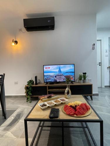 Ruang bersama/area TV, דירת אירוח מפנקת בעיר אשקלון - 5 דקות נסיעה מהים in Ashkelon