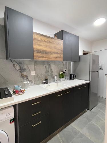 Dapur, דירת אירוח מפנקת בעיר אשקלון - 5 דקות נסיעה מהים in Ashkelon