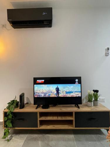 Ruang bersama/area TV, דירת אירוח מפנקת בעיר אשקלון - 5 דקות נסיעה מהים in Ashkelon