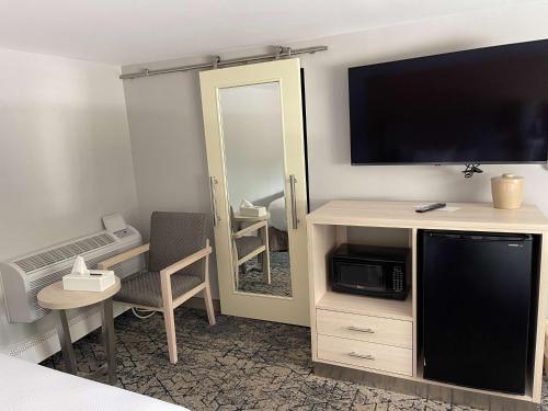 Suite with Three Queen beds (Not Pet-Friendly)