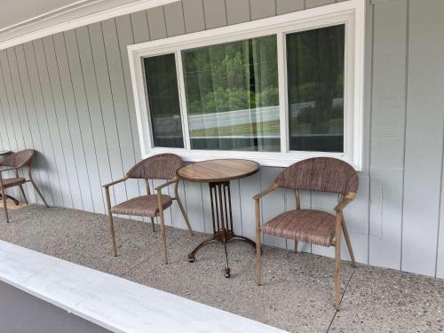 Queen Room with Two Queen Beds - Outdoor Pool Area (Not Pet-Friendly)