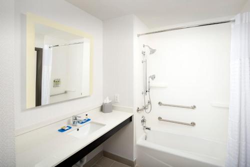 King Room - Mobility Access/Hearing Accessible