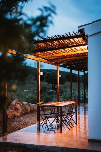 Auberge Santu Martine Cottage with Pool (Ollastru)