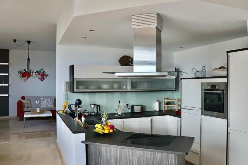 Panoramic Seaview Escape - Tap to explore photos