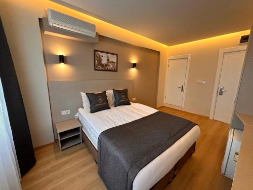 Double Room image 6