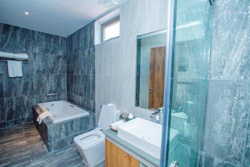 room detail thumbnail 2