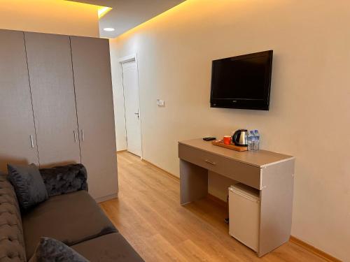 Family Room image 8