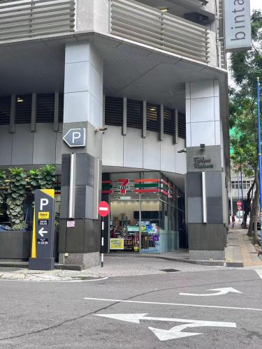 Axon Residence at Pavilion KLCC KL Tower view by KIMIRO Axon Residence at Pavilion KLCC KL Tower view by KIMIRO