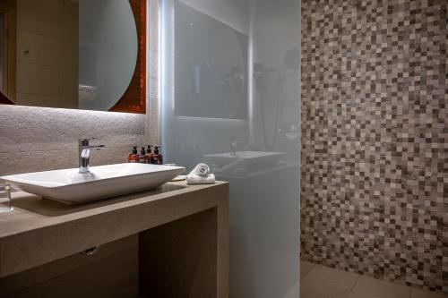Executive One Bedroom Suite image 8