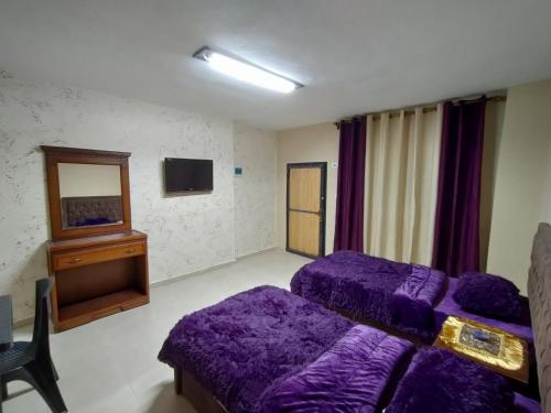 2 twin beds