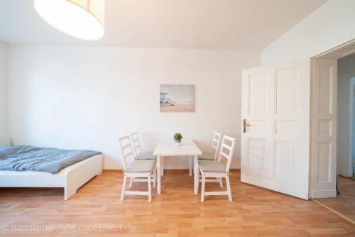 設施, Apt Nikola 3 Zimmer Balkon 72qm Waschtrockner TV Vollausstattung zentral in 菲爾斯滕瓦爾德