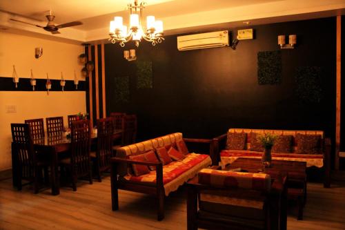 Luxury Kasa Lusso @3 BHK + Bar ( 2 KM From Delhi)