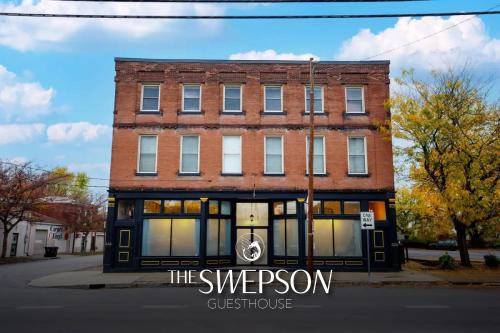 Swepson Guesthouse KING Sleep42 15BR 10BA 22Beds in Louisville, USA