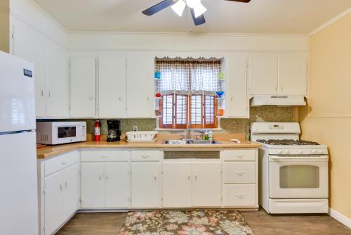 Buffalo Vacation Rental about 8 Mi From Canalside! near Buffalo Zoo