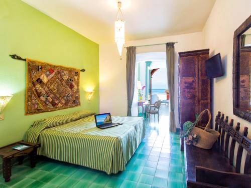 Hotel La Scogliera Hotel La Scogliera is conveniently located in the popular Foro Dischia area. Featuring a complete list of amenities, guests will find their stay at the property a comfortable one. To be found at the 