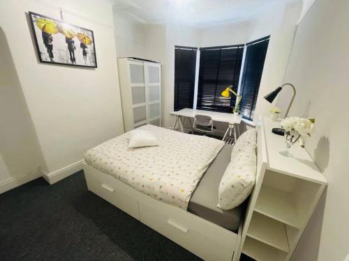Stunning 4-BR Home near City Centre