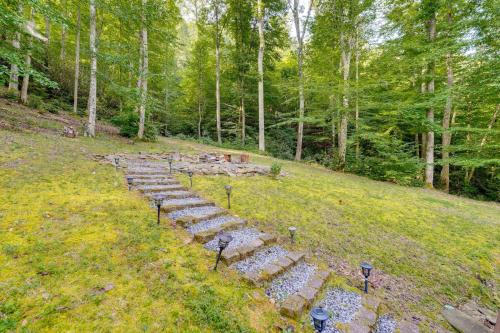 Cozy Log Cabin on 11 Acres 3 Mi to Cherokee Lake!