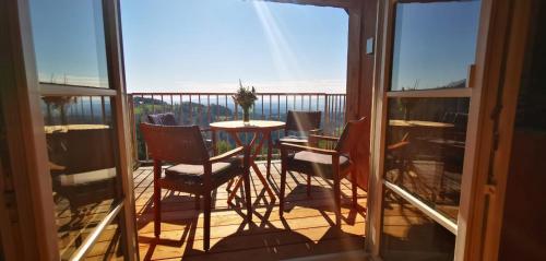 Altan/terrasse, Chalet-Südsteiermark - exquisit & gemütlich (Chalet-Sudsteiermark - traumhafte Aussicht, Infinity Pool, Privatsphare, Klima und de-luxe Ausstattu) in Schwanberg