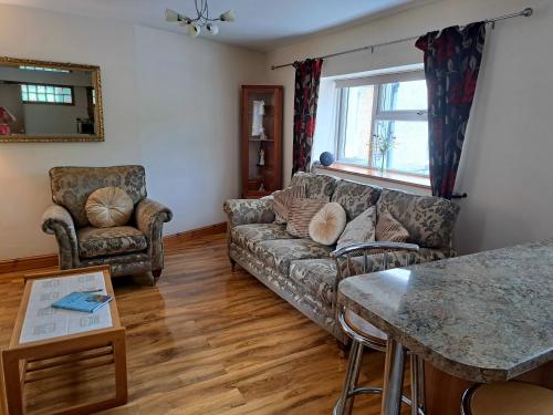 Rose Cottage Trecynon Traditional 2 bed cottage Zip World Beacons Bike