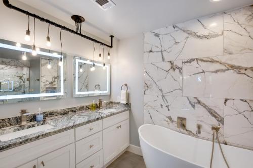 Cozy Interior + Lake View: McKinney Ranch Home! in Weston (TX)