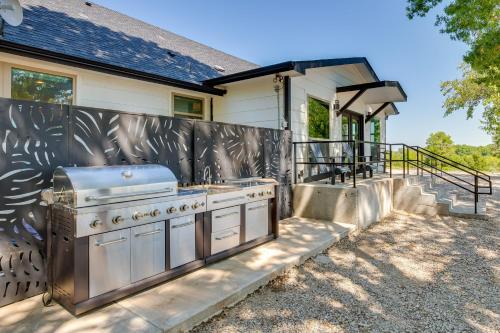 Cozy Interior + Lake View: McKinney Ranch Home! in Weston (TX)