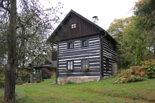 Quiet and charming log farmhouse