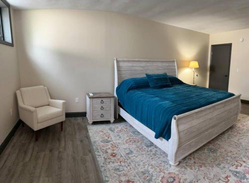 Cozy 1-Bedroom Suite