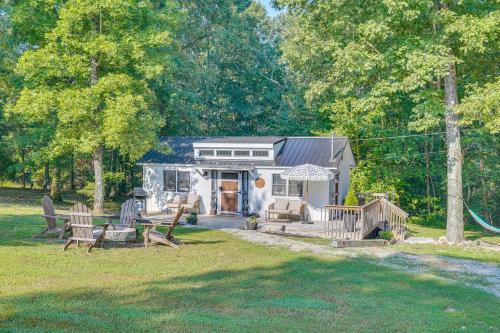 . Modern Camden Villa with Deck, Near Tennessee River