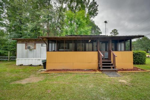 Eufaula Retreat Community Pool and Screened Porch!