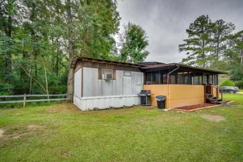 Eufaula Retreat Community Pool and Screened Porch!