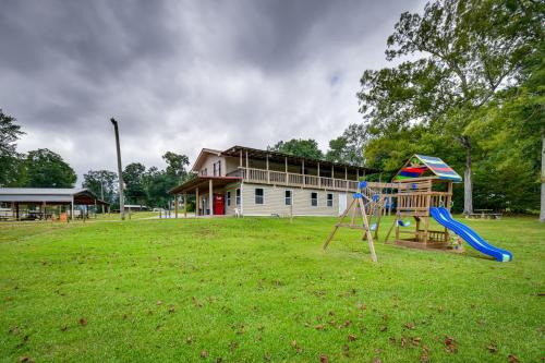 Eufaula Retreat Community Pool and Screened Porch!