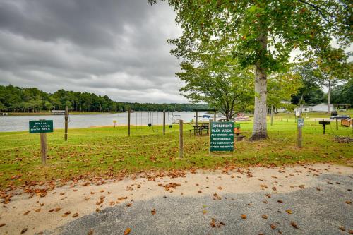 Eufaula Retreat Community Pool and Screened Porch!