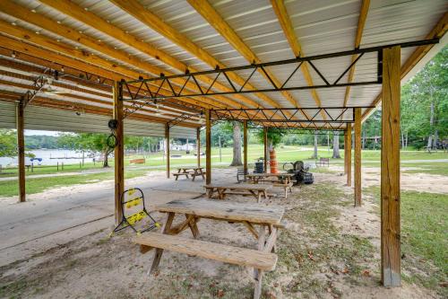 Eufaula Retreat Community Pool and Screened Porch!