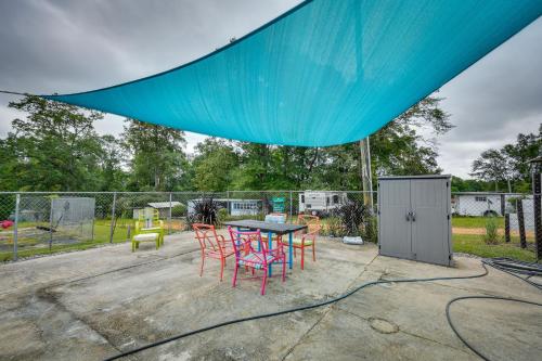 Eufaula Retreat Community Pool and Screened Porch!