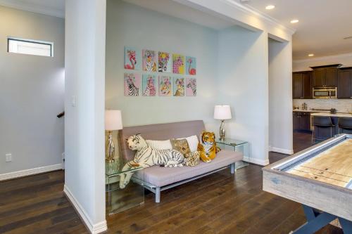 Houston Home with Rooftop Patio and Downtown Views! in Houston, USA