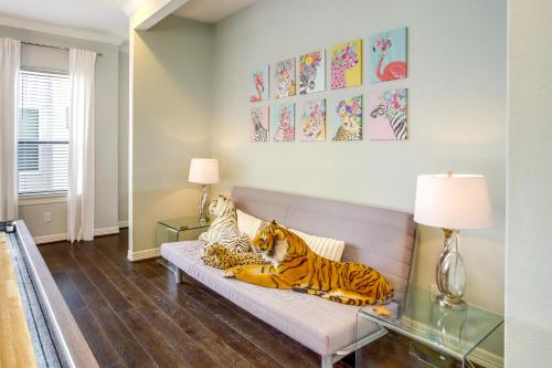 Houston Home with Rooftop Patio and Downtown Views! in Houston, USA