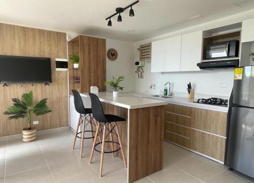 Apartamentos Avenida del malecón, frente al lago. Guatape