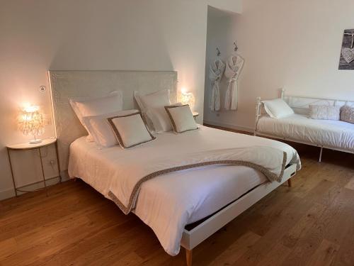 1 queen bed, 1 twin bed