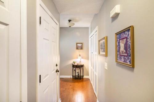 Contemporary Studio in Ooltewah, USA