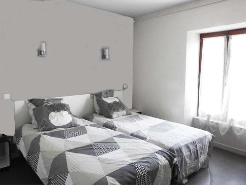 Gîte Louroux-de-Bouble, 5 pièces, 12 personnes - FR-1-489-477
