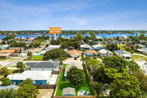 Book NOW! Walk to Beach - Large Private Yard - Fire Pit - Dog Friendly