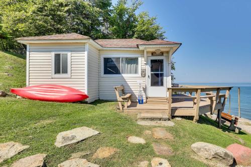 Scenic Geneva Cottage with Lake Erie Beach Access!