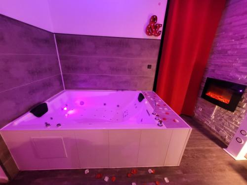 Love & Spa - image 4